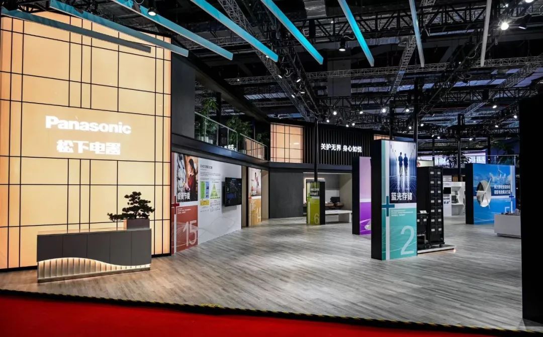 武漢展位設(shè)計搭建公司領(lǐng)你看最具有創(chuàng)意00家企業(yè)展臺的2023進(jìn)博會(松下展位)5