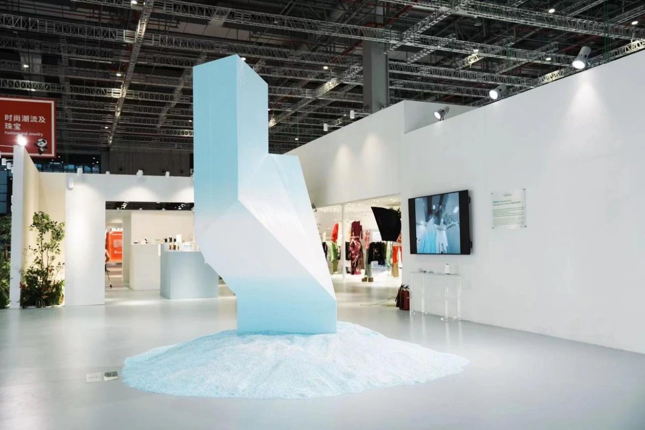 武漢展會設計搭建公司領你看最具有創意00家企業展臺的2023進博會（百聯集團展臺）4